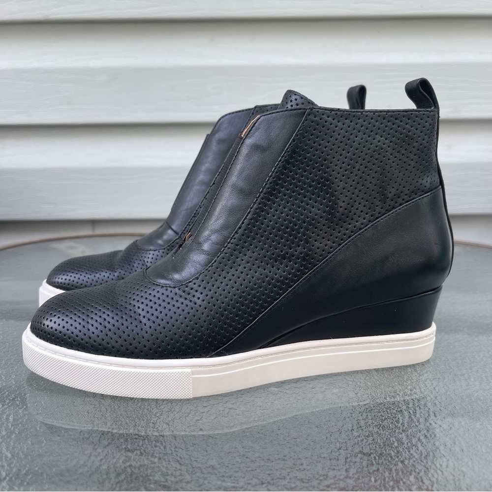 Linea Paola black wedge